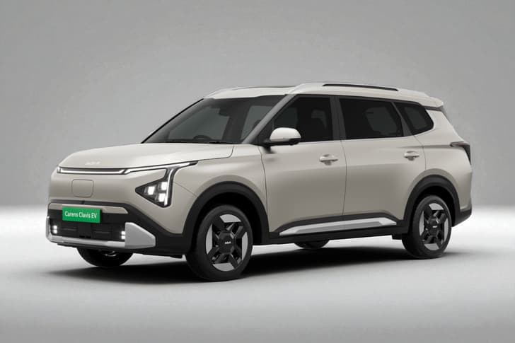 Kia Carens Clavis Ev Color Ivory Silver Matte